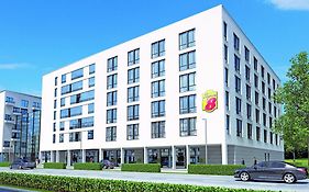 Super 8 By Wyndham Munich City West